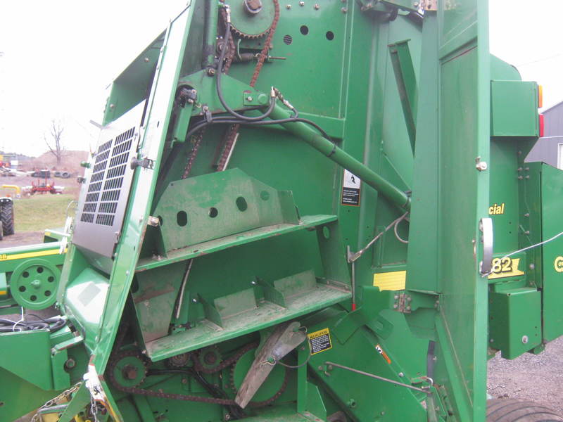 Hay Equipment  John Deere 582 SS Round Baler Photo